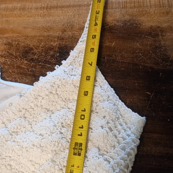 Lace and Ruffles Large White Tank Top EUC - Picture 6 of 7